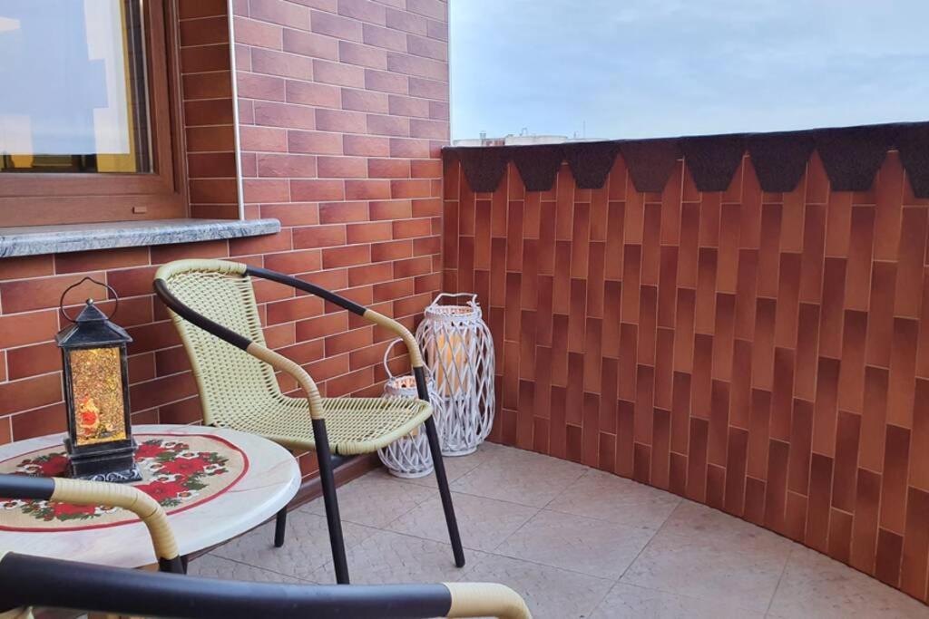 Lyra63 Large 80Sq M Top 14 Floor Szawle Zewnętrze zdjęcie