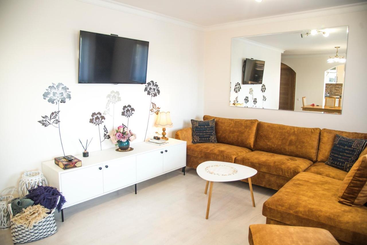 Lyra63 Large 80Sq M Top 14 Floor Szawle Zewnętrze zdjęcie